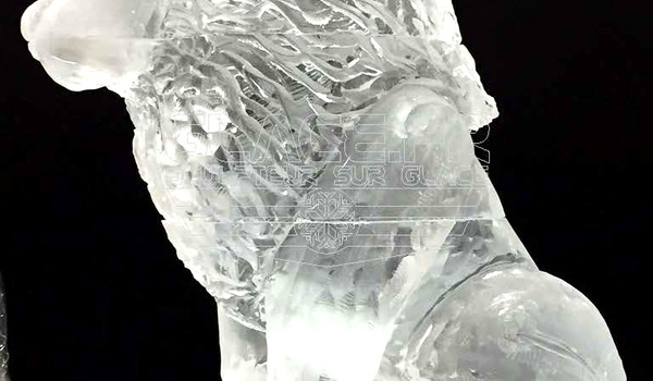 sculpture sur glace lion